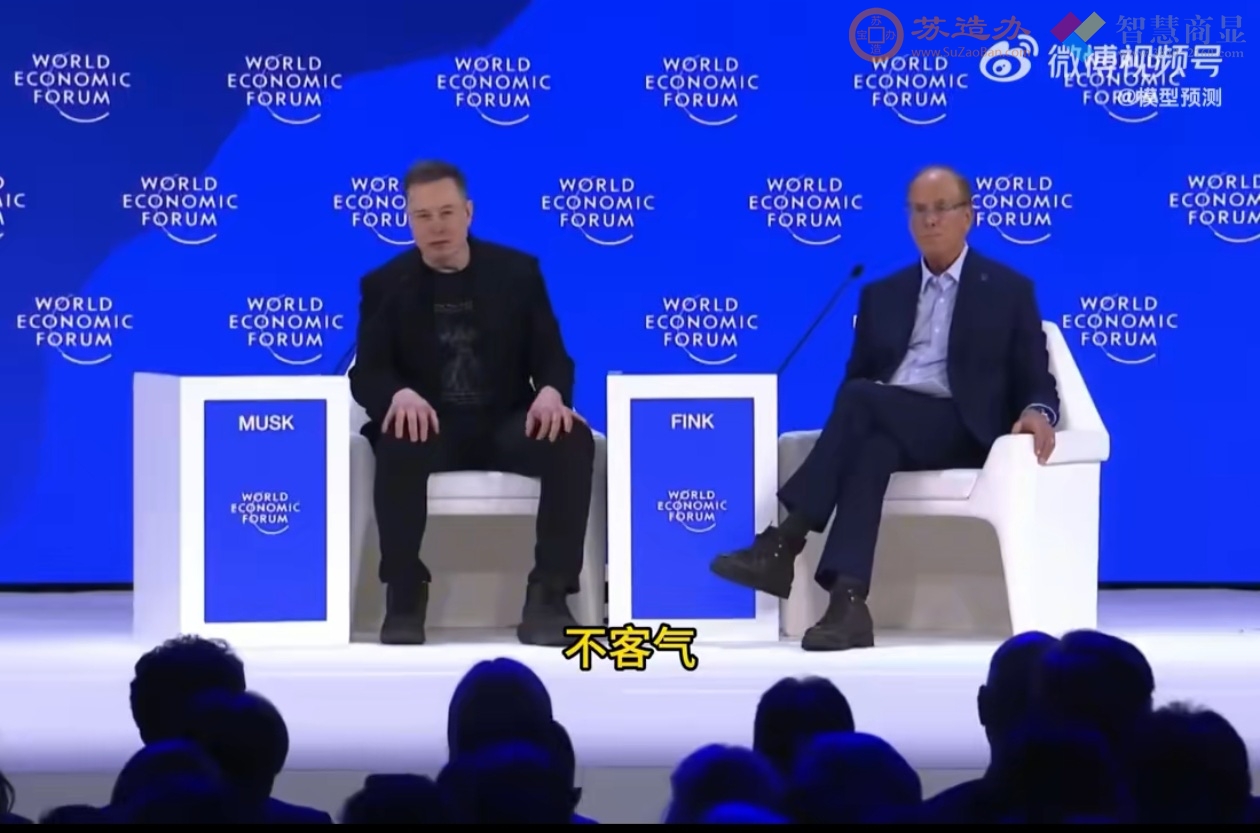 透明展示柜当桌边柜的创意用法